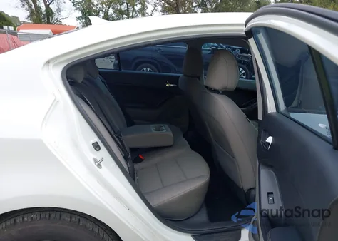 2015 Kia Forte Lx z USA, uszkodzony, nr VIN KNAFX4A61F5302325